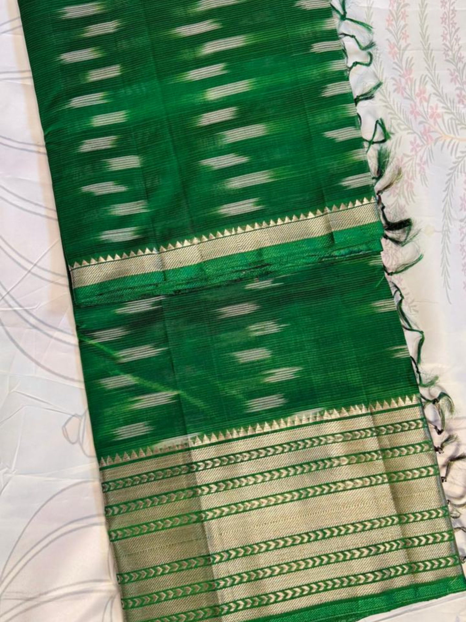 Mangalgiri Silk Saree – Striking Emerald Green VR MISS | Sarees that defines you