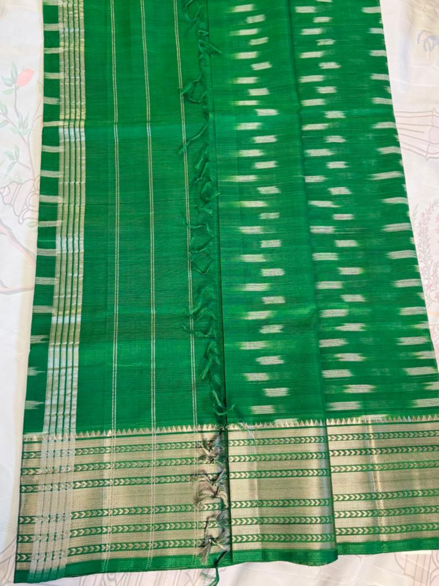 Mangalgiri Silk Saree – Striking Emerald Green VR MISS | Sarees that defines you
